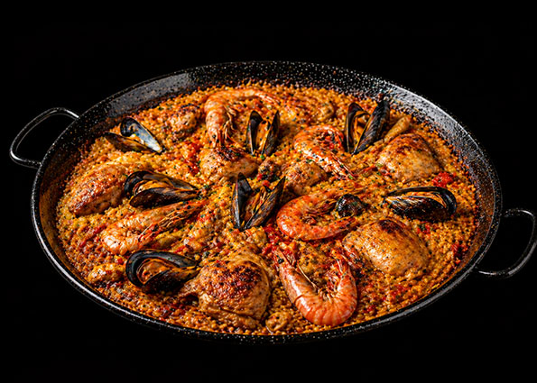 Paella mixta de pescado y pollo